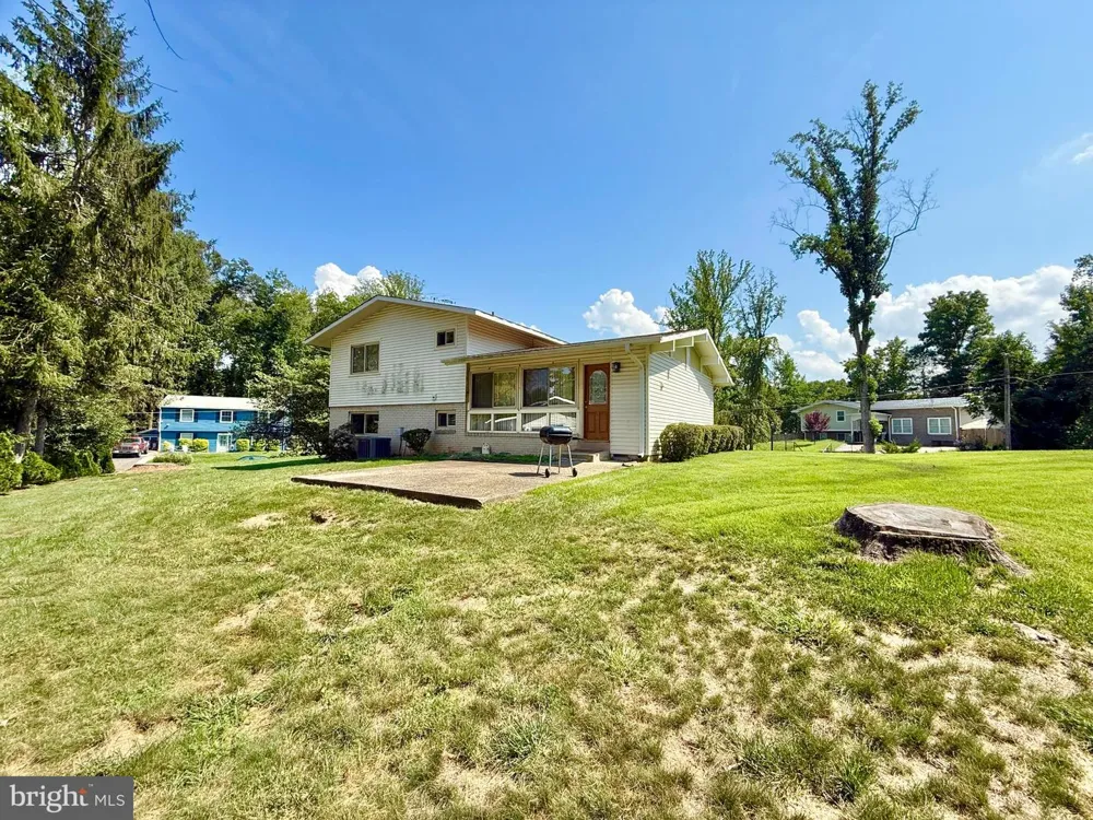 7700 GLENISTER DRIVE Springfield, VA 22152