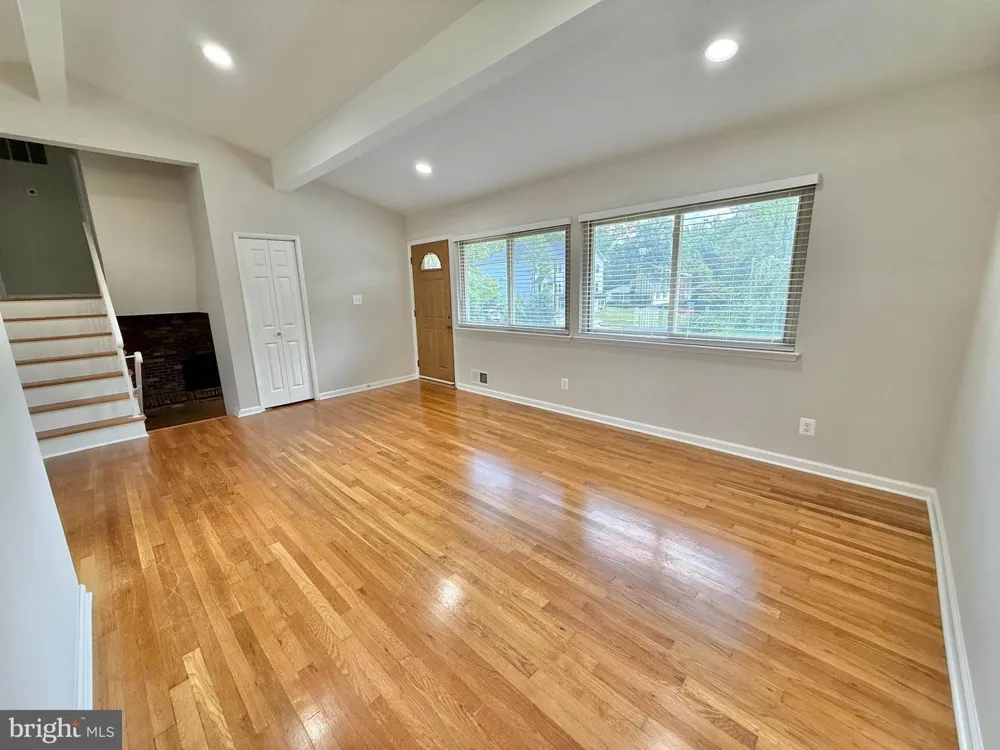7700 GLENISTER DRIVE Springfield, VA 22152