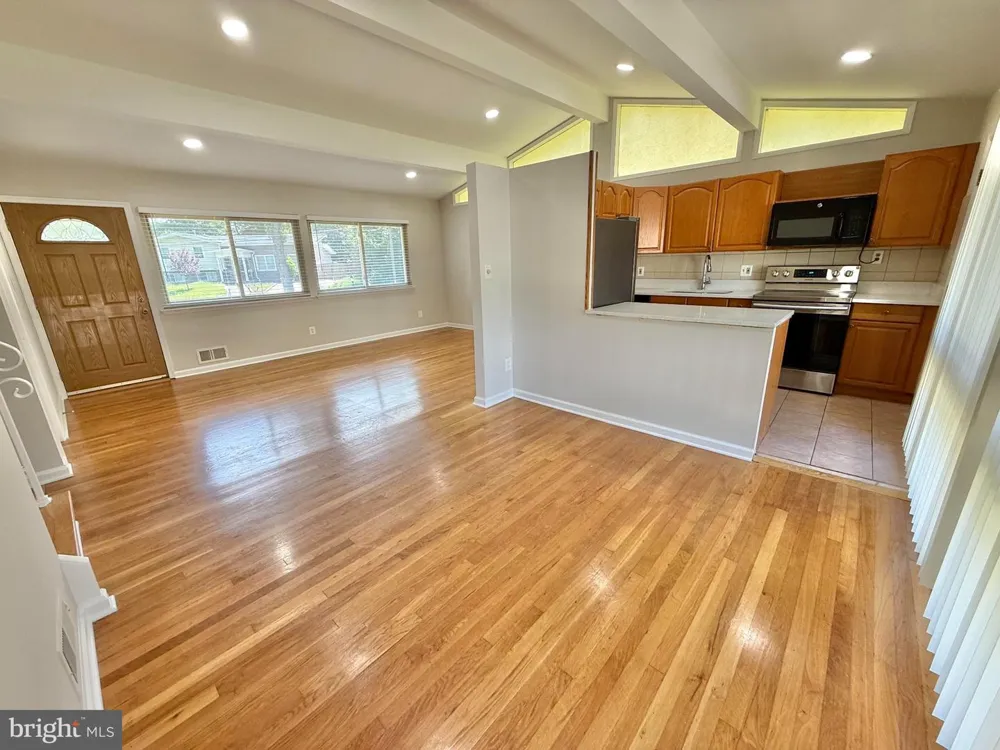 7700 GLENISTER DRIVE Springfield, VA 22152