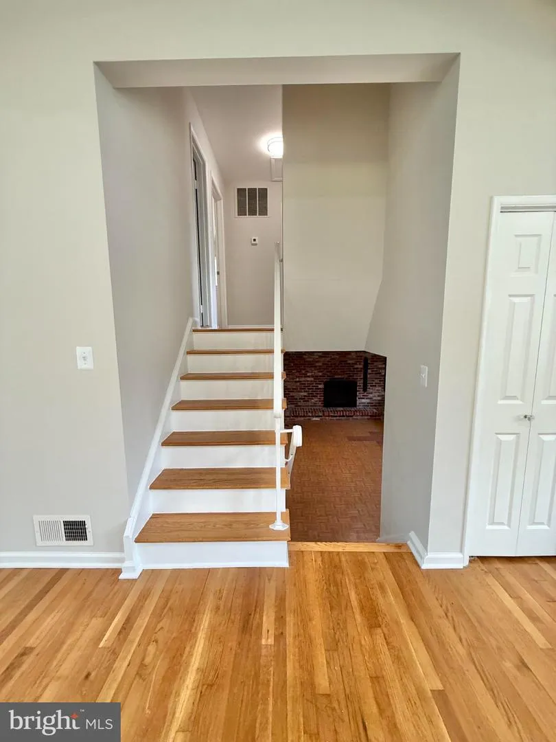 7700 GLENISTER DRIVE Springfield, VA 22152