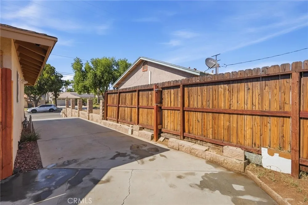8476 Colorado Riverside, CA 92504