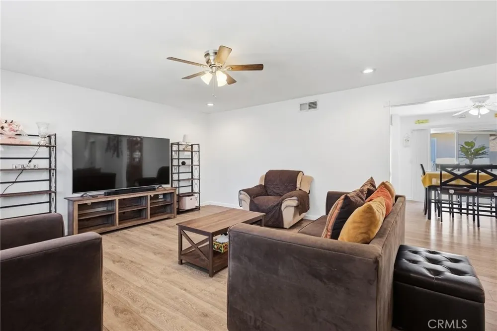 8476 Colorado Riverside, CA 92504