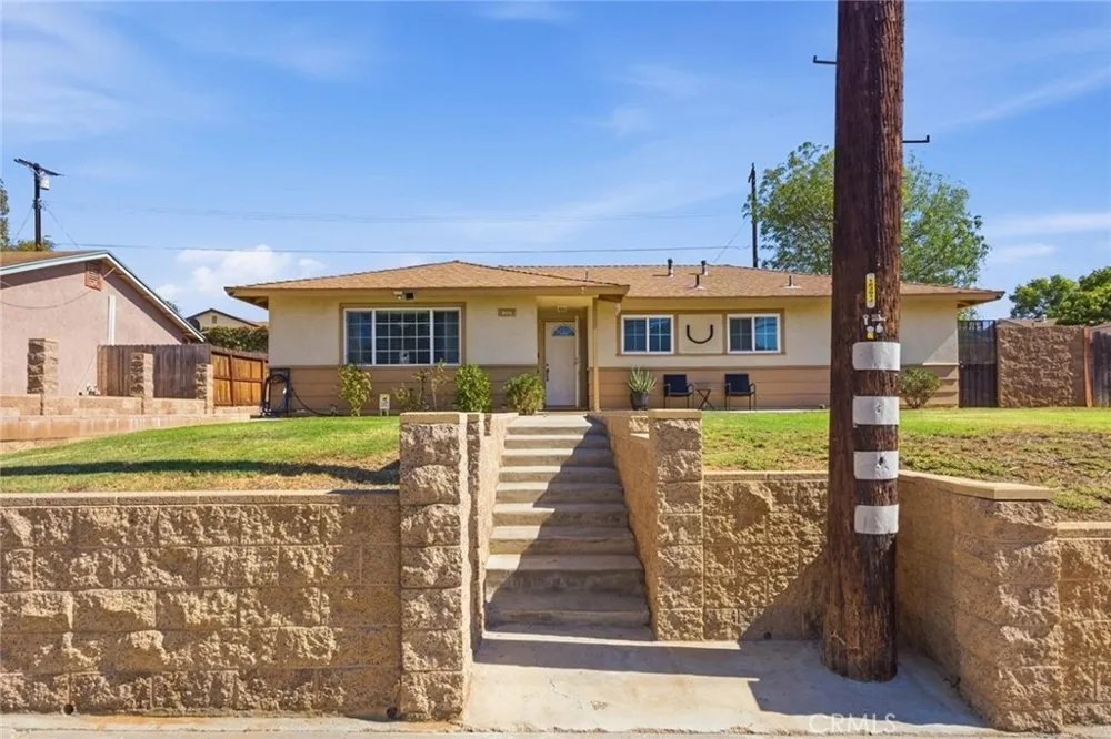 8476 Colorado Riverside, CA 92504