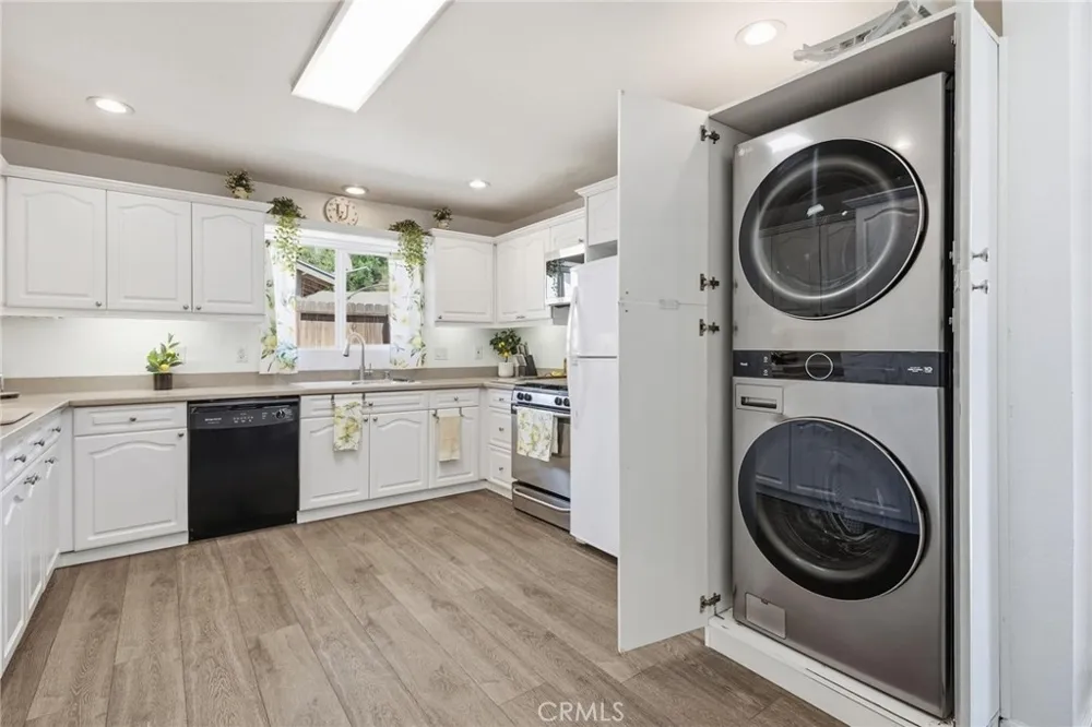 8476 Colorado Riverside, CA 92504