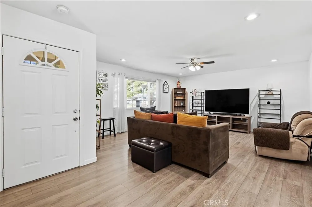 8476 Colorado Riverside, CA 92504