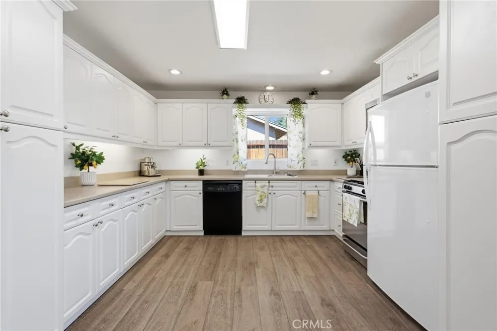 8476 Colorado Riverside, CA 92504