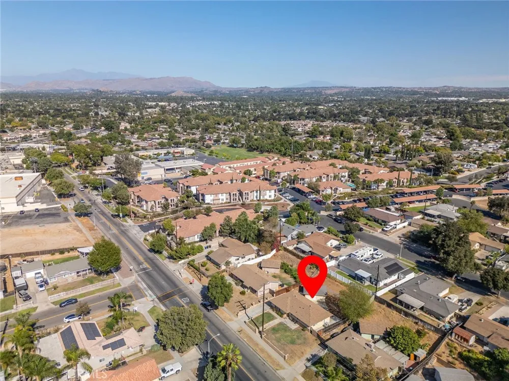 8476 Colorado Riverside, CA 92504