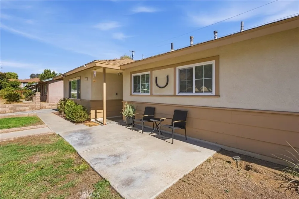 8476 Colorado Riverside, CA 92504