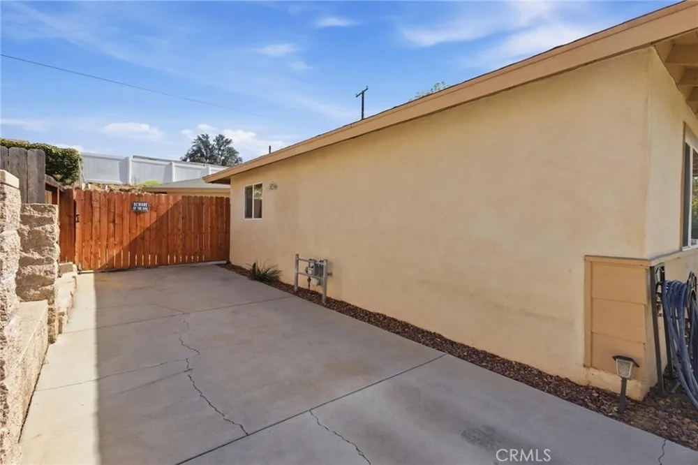 8476 Colorado Riverside, CA 92504