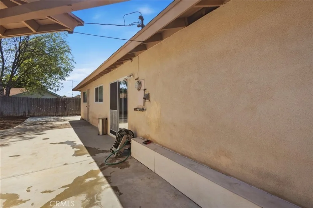 8476 Colorado Riverside, CA 92504