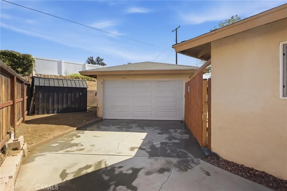 8476 Colorado Riverside, CA 92504