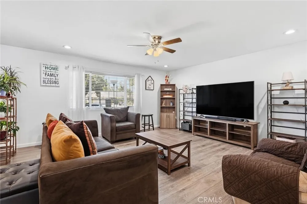 8476 Colorado Riverside, CA 92504