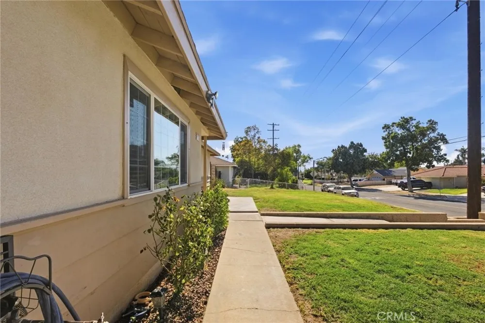 8476 Colorado Riverside, CA 92504
