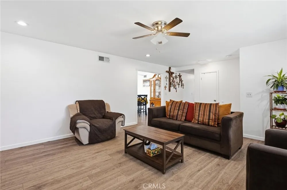 8476 Colorado Riverside, CA 92504