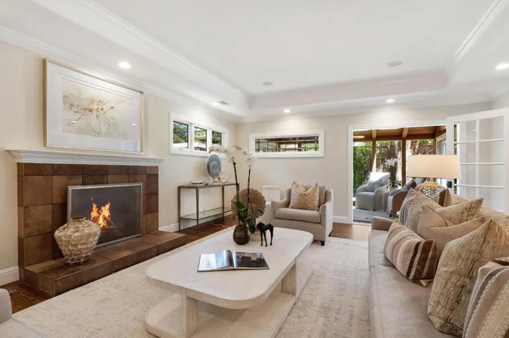 250 East Creek Drive Menlo Park, CA 94025
