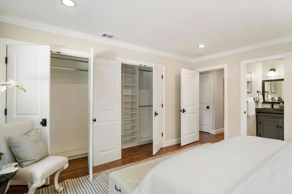 250 East Creek Drive Menlo Park, CA 94025