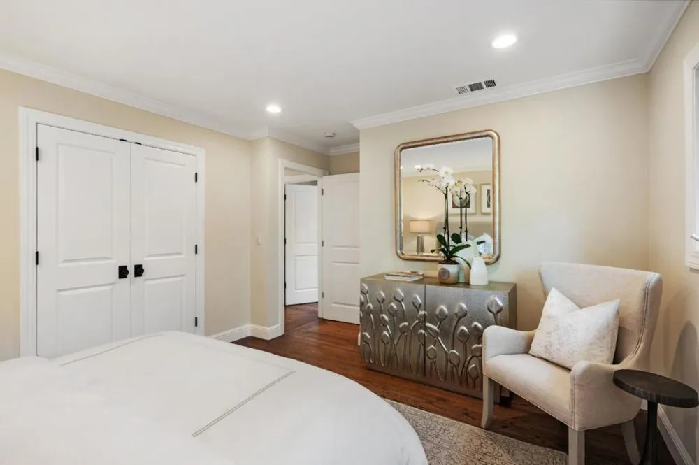 250 East Creek Drive Menlo Park, CA 94025