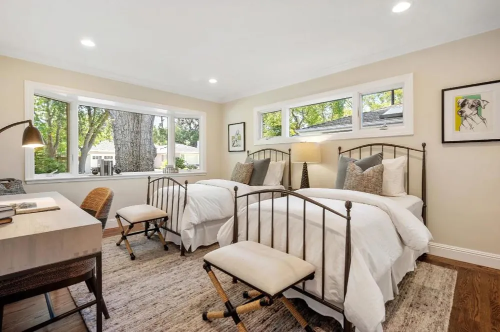 250 East Creek Drive Menlo Park, CA 94025