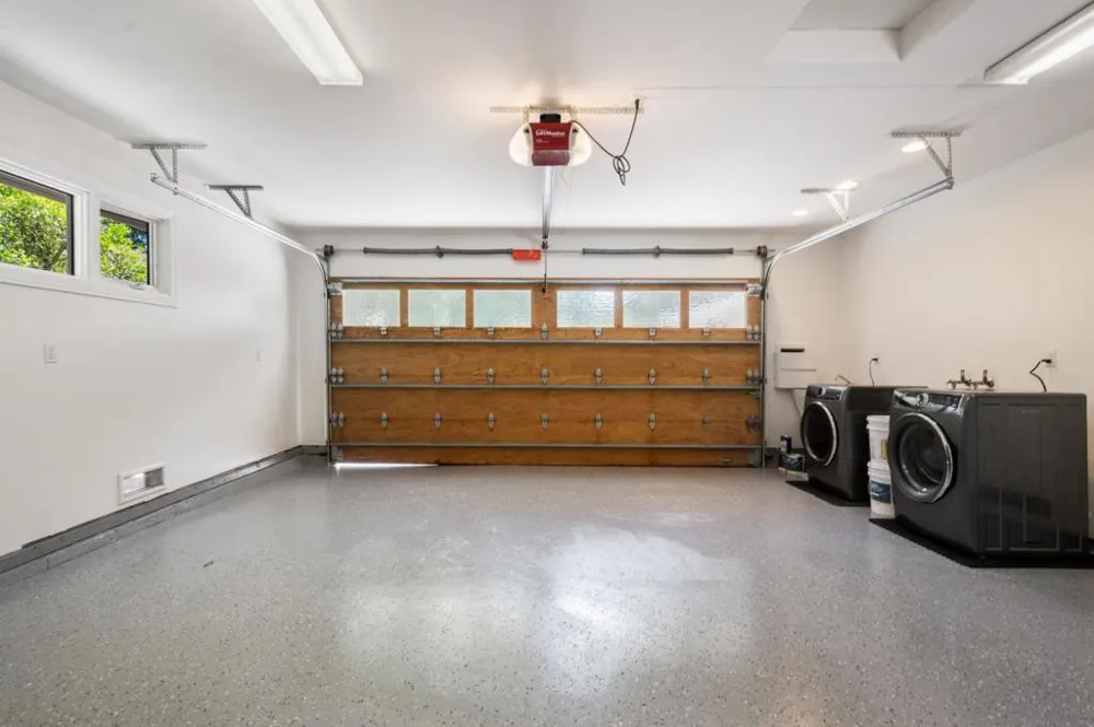 250 East Creek Drive Menlo Park, CA 94025