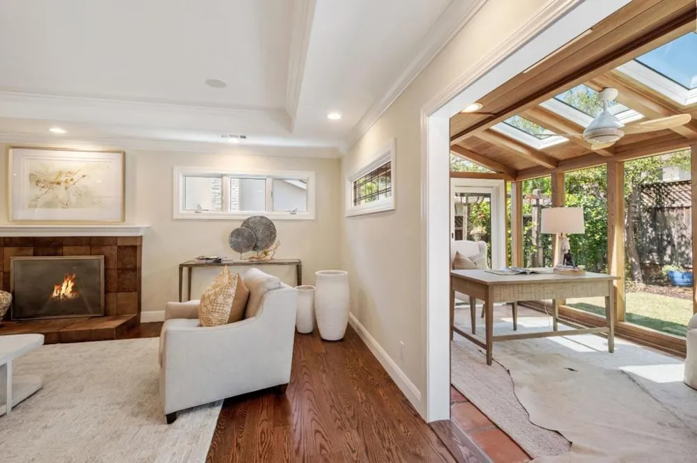 250 East Creek Drive Menlo Park, CA 94025