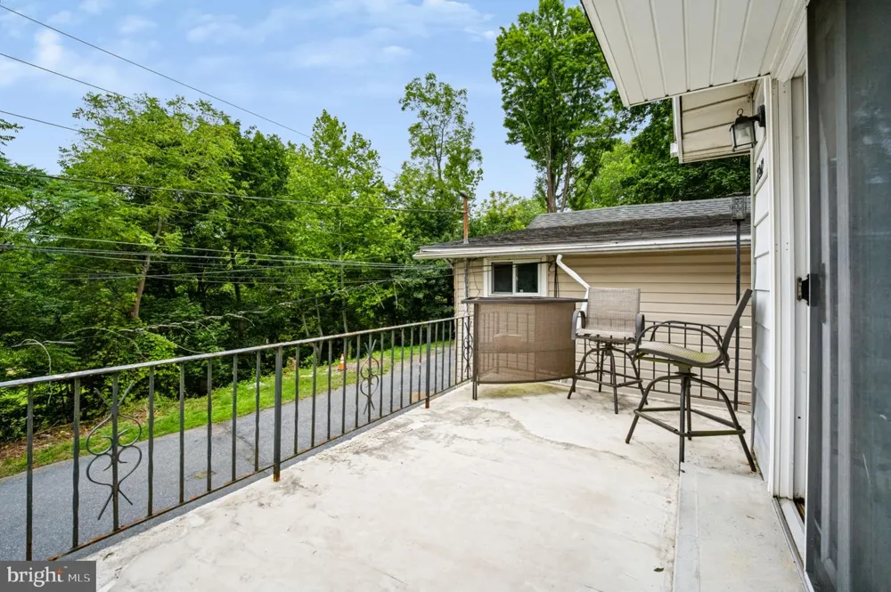 2242 EDGEWOOD AVENUE Easton, PA 18045