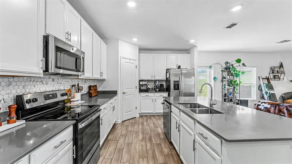 1143 POMELO STREET Davenport, FL 33837