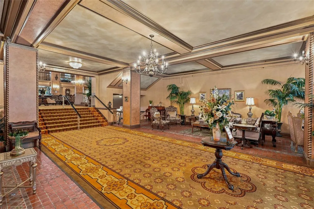 411 1ST AVENUE #800 St Petersburg, FL 33701