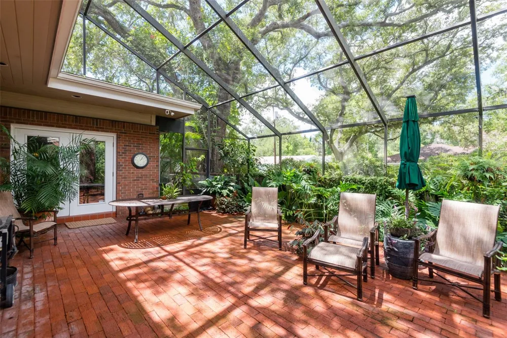 4907 PILGRIMS PATH WAY Tampa, FL 33611