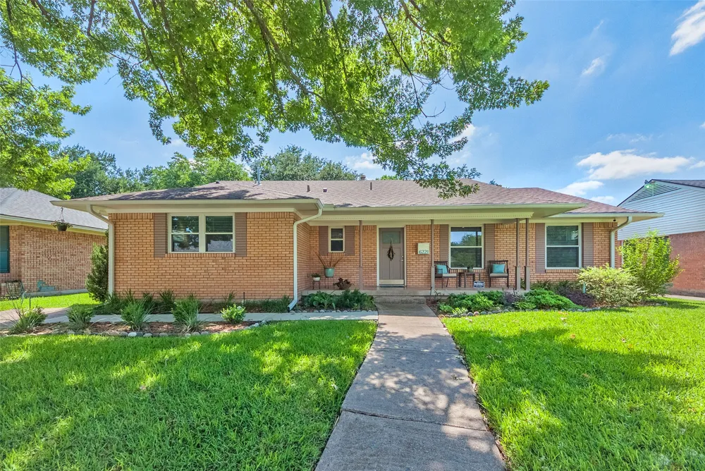 6221 Berryhill Street Dallas, TX 75231