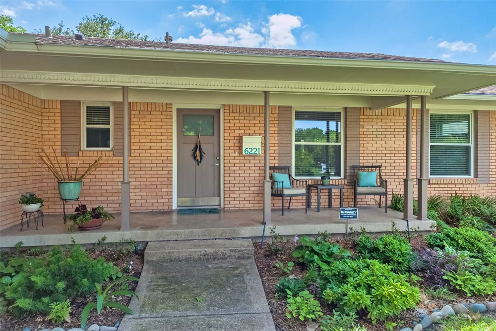 6221 Berryhill Street Dallas, TX 75231