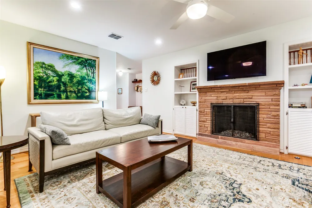 6221 Berryhill Street Dallas, TX 75231