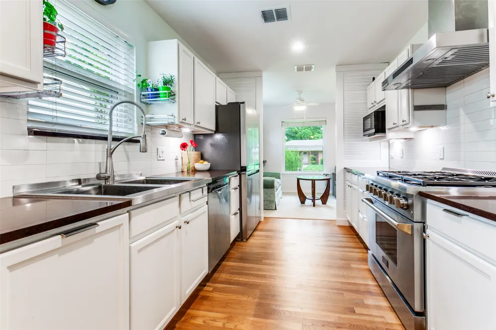 6221 Berryhill Street Dallas, TX 75231
