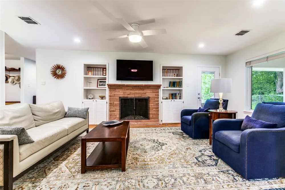 6221 Berryhill Street Dallas, TX 75231