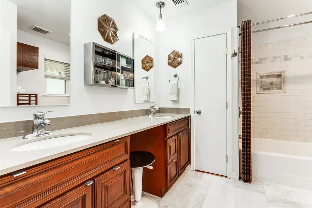 6221 Berryhill Street Dallas, TX 75231