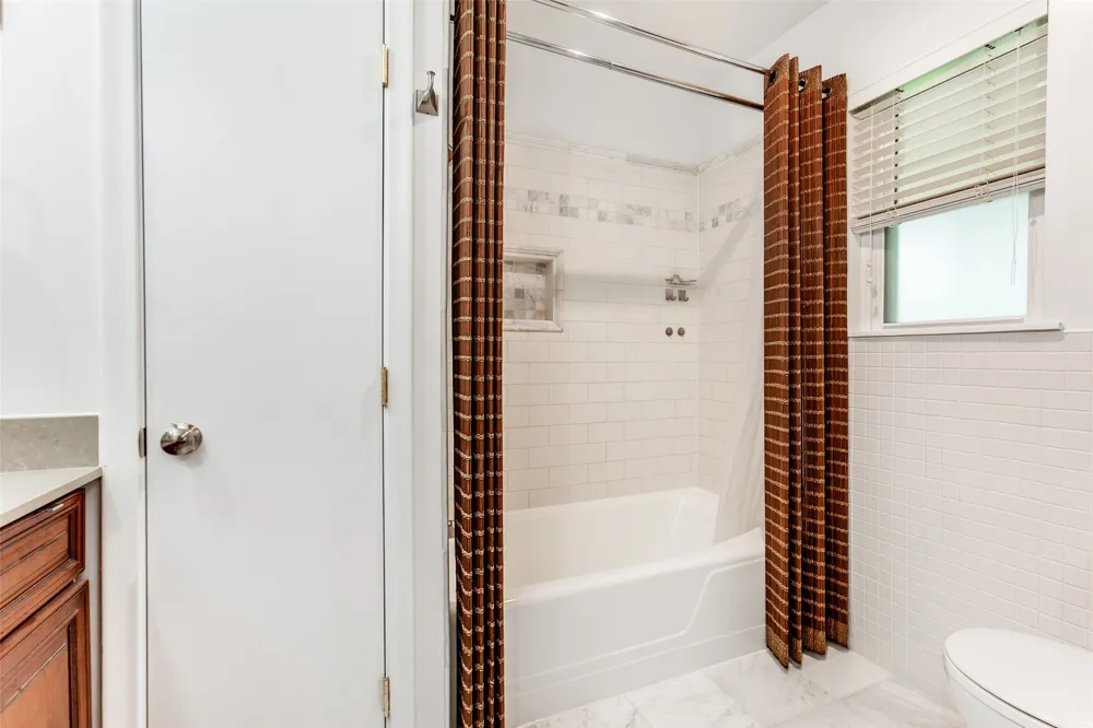 6221 Berryhill Street Dallas, TX 75231