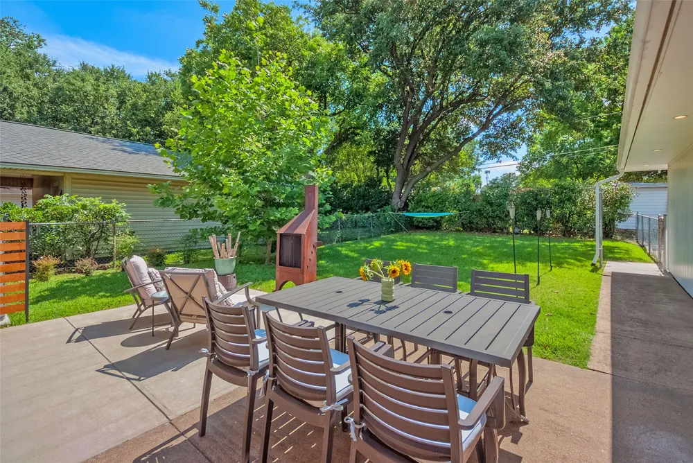 6221 Berryhill Street Dallas, TX 75231