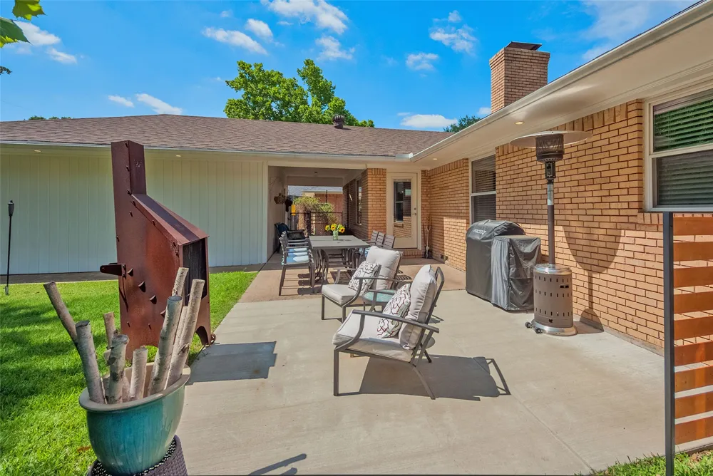 6221 Berryhill Street Dallas, TX 75231