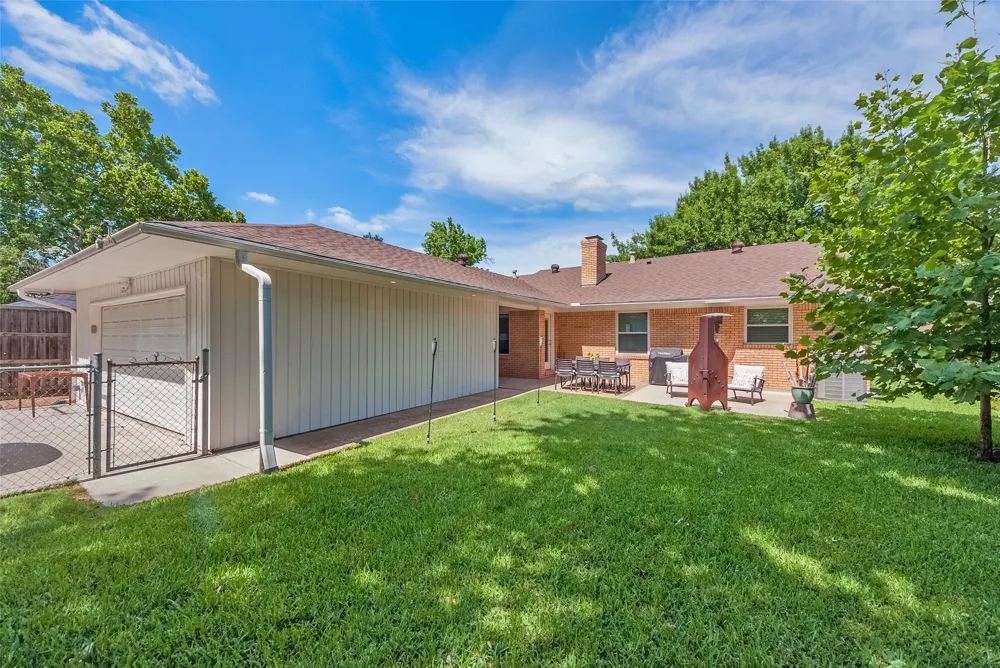6221 Berryhill Street Dallas, TX 75231