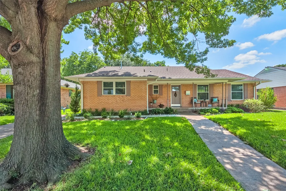 6221 Berryhill Street Dallas, TX 75231