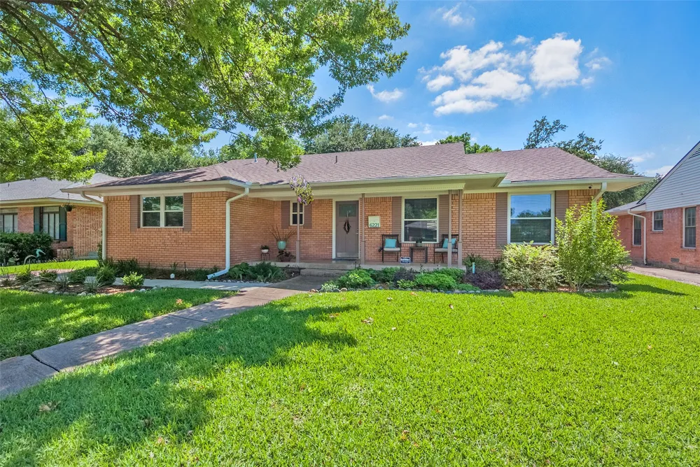 6221 Berryhill Street Dallas, TX 75231