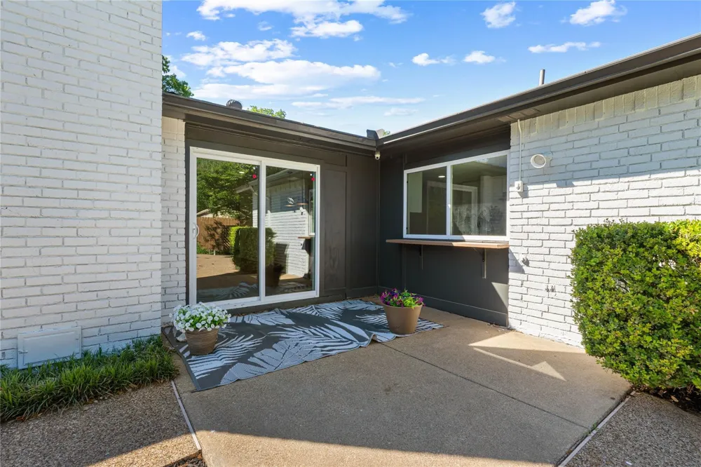 8617 Baumgarten Drive Dallas, TX 75228