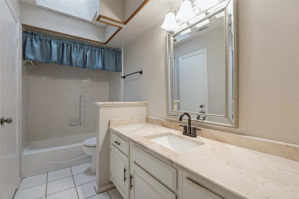 1900 Oakbluff Drive Carrollton, TX 75007