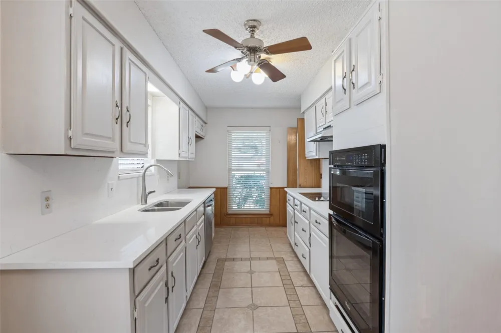 1900 Oakbluff Drive Carrollton, TX 75007