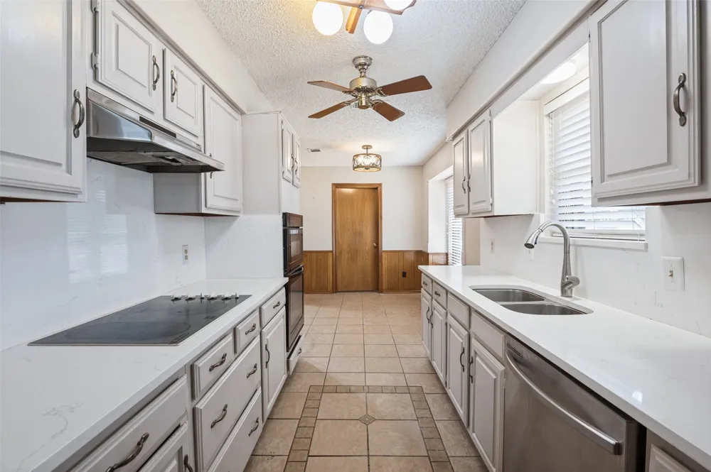 1900 Oakbluff Drive Carrollton, TX 75007