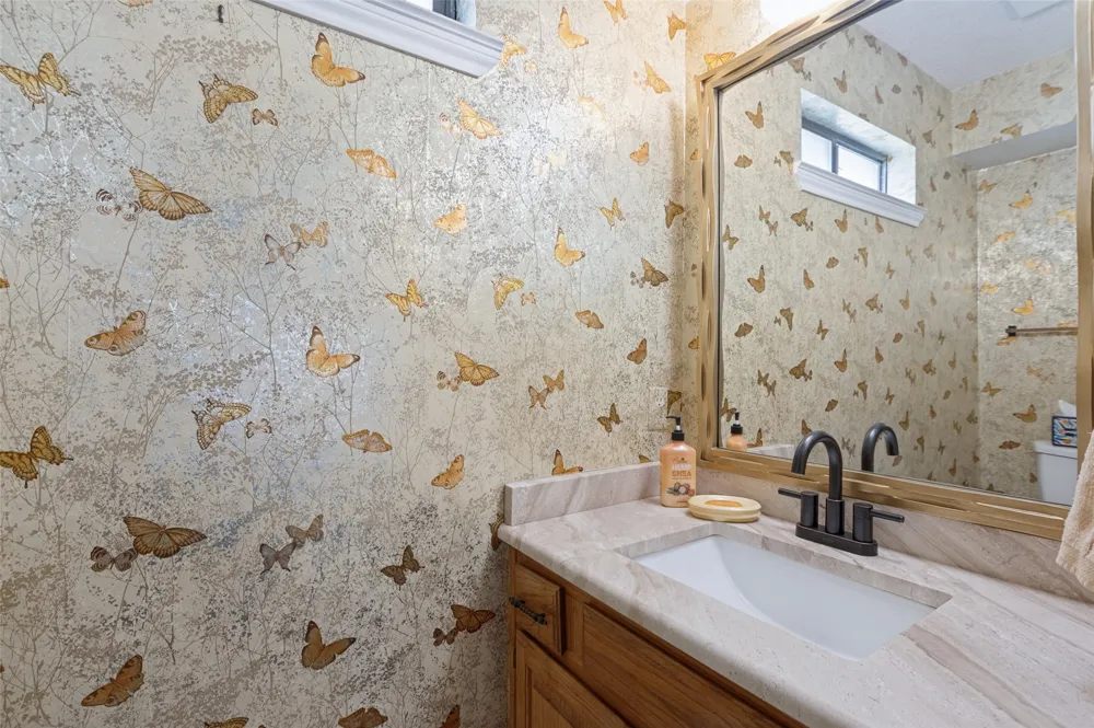1900 Oakbluff Drive Carrollton, TX 75007
