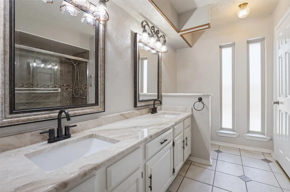 1900 Oakbluff Drive Carrollton, TX 75007