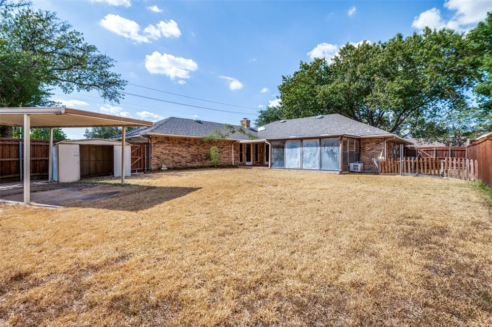 1900 Oakbluff Drive Carrollton, TX 75007