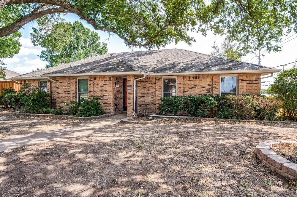 1900 Oakbluff Drive Carrollton, TX 75007