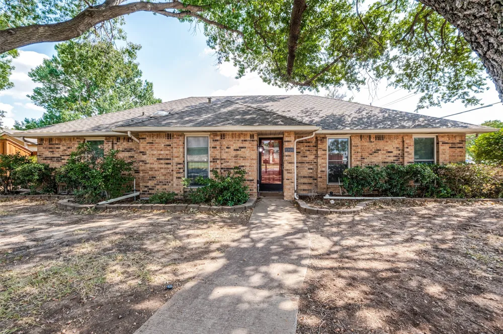 1900 Oakbluff Drive Carrollton, TX 75007
