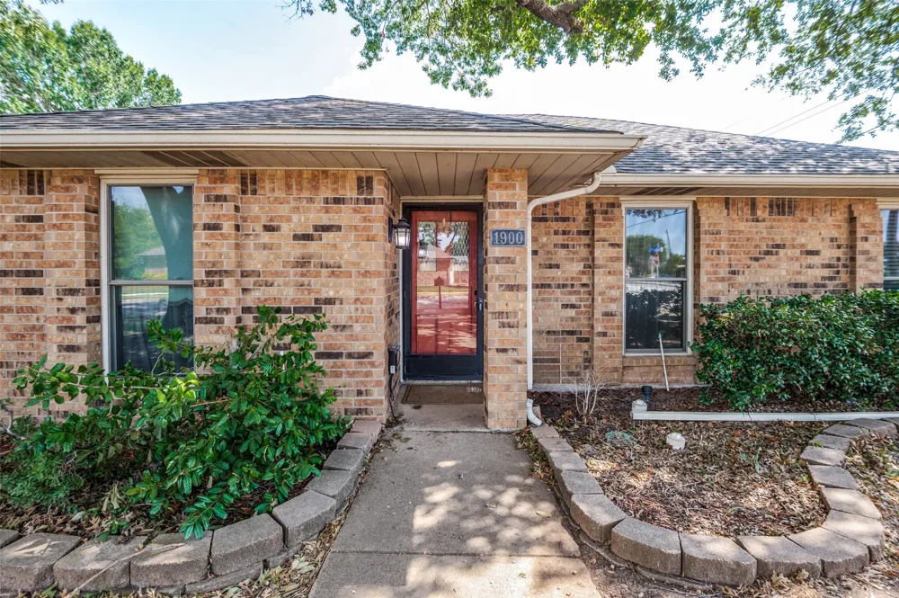 1900 Oakbluff Drive Carrollton, TX 75007
